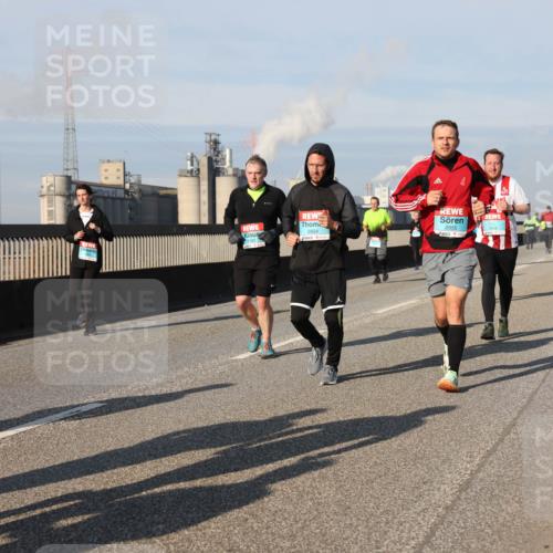 03.10.2025 - Köhlbrandbrückenlauf Lena Gebhardt http://msf.ph/oto/9142454 03.10.2025 10:00:18 Position 2 5, 2854, 2855 meine-sportfotos.de