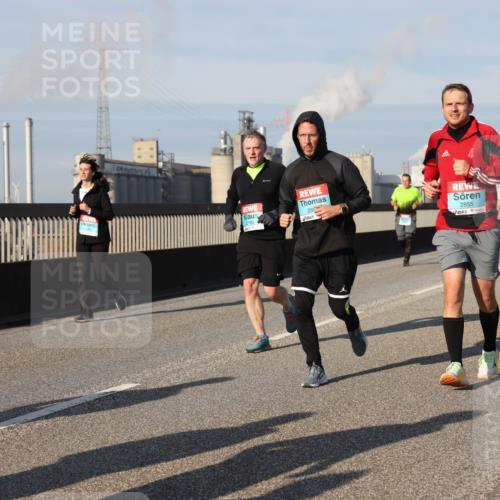 03.10.2025 - Köhlbrandbrückenlauf Lena Gebhardt http://msf.ph/oto/9142456 03.10.2025 10:00:18 Position 2 2180, 2855 meine-sportfotos.de