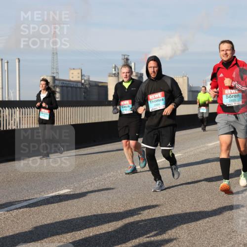 03.10.2025 - Köhlbrandbrückenlauf Lena Gebhardt http://msf.ph/oto/9142461 03.10.2025 10:00:18 Position 2 2180, 2854, 2855 meine-sportfotos.de
