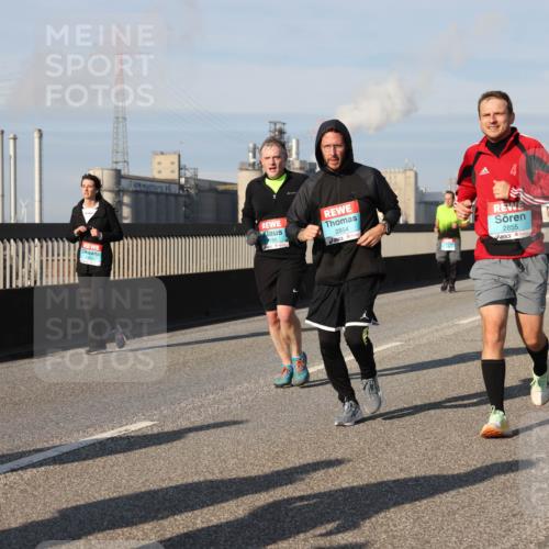 03.10.2025 - Köhlbrandbrückenlauf Lena Gebhardt http://msf.ph/oto/9142464 03.10.2025 10:00:18 Position 2 180, 2854, 2855 meine-sportfotos.de