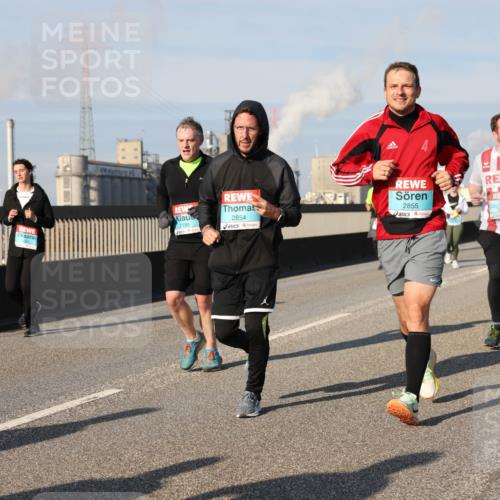 03.10.2025 - Köhlbrandbrückenlauf Lena Gebhardt http://msf.ph/oto/9142467 03.10.2025 10:00:19 Position 2 2180, 2854, 2855 meine-sportfotos.de