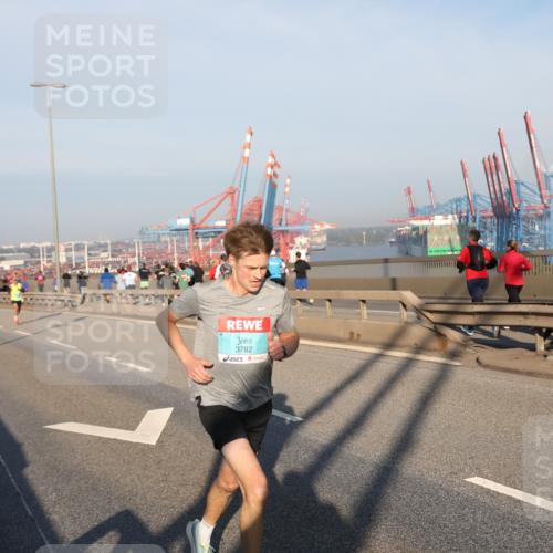 03.10.2025 - Köhlbrandbrückenlauf Yannick Fuchs http://msf.ph/oto/9142469 03.10.2025 08:28:23 Position 2 3782 meine-sportfotos.de