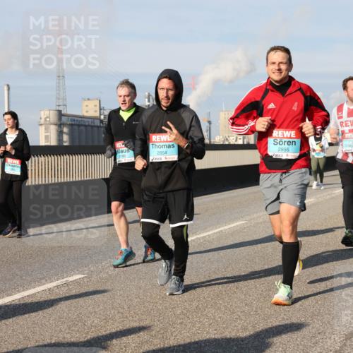 03.10.2025 - Köhlbrandbrückenlauf Lena Gebhardt http://msf.ph/oto/9142470 03.10.2025 10:00:19 Position 2 1484, 2180, 2854, 3828, 2855 meine-sportfotos.de