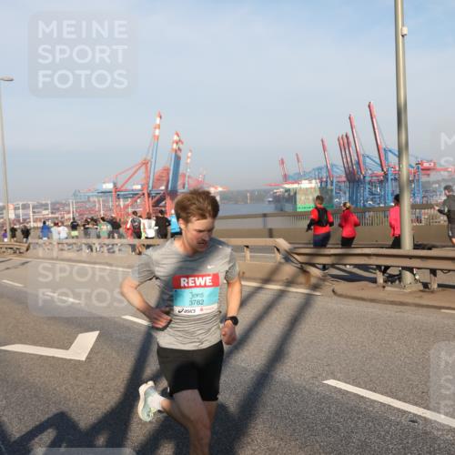 03.10.2025 - Köhlbrandbrückenlauf Yannick Fuchs http://msf.ph/oto/9142472 03.10.2025 08:28:23 Position 2 3782 meine-sportfotos.de