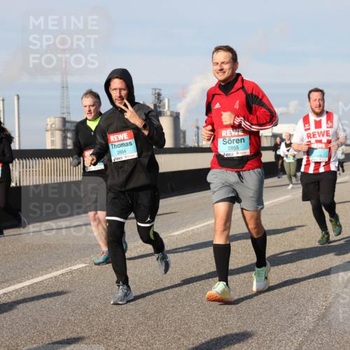 03.10.2025 - Köhlbrandbrückenlauf Lena Gebhardt http://msf.ph/oto/9142475 03.10.2025 10:00:19 Position 2 2854, 2855 meine-sportfotos.de