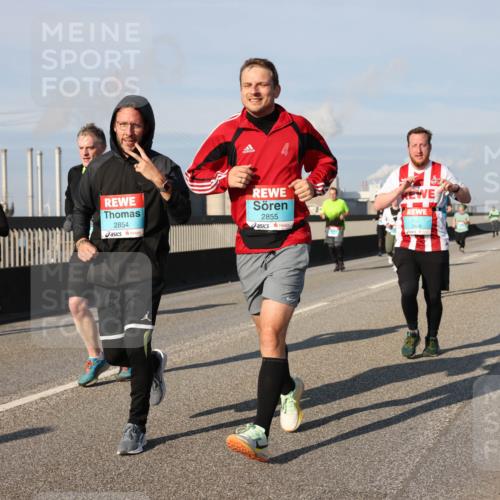 03.10.2025 - Köhlbrandbrückenlauf Lena Gebhardt http://msf.ph/oto/9142484 03.10.2025 10:00:19 Position 2 2854, 2855 meine-sportfotos.de