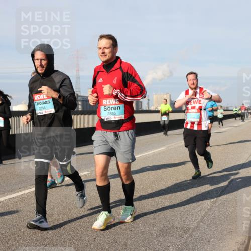 03.10.2025 - Köhlbrandbrückenlauf Lena Gebhardt http://msf.ph/oto/9142486 03.10.2025 10:00:20 Position 2 2854, 2855 meine-sportfotos.de