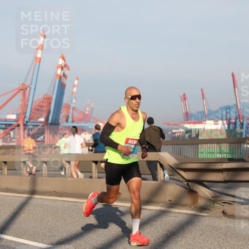 03.10.2025 - Köhlbrandbrückenlauf Yannick Fuchs http://msf.ph/oto/9142490 03.10.2025 08:28:30 Position 2  meine-sportfotos.de