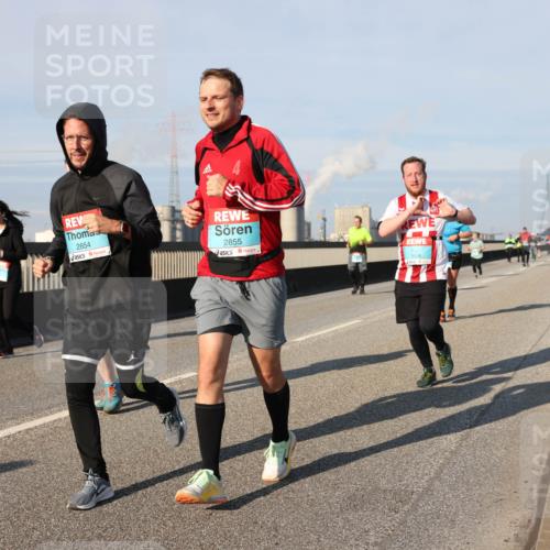 03.10.2025 - Köhlbrandbrückenlauf Lena Gebhardt http://msf.ph/oto/9142492 03.10.2025 10:00:20 Position 2 2854, 2855 meine-sportfotos.de