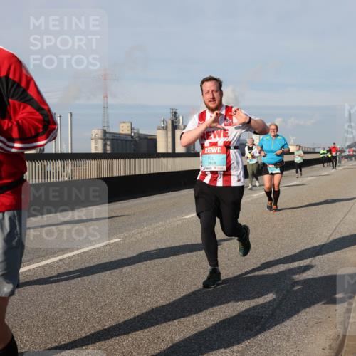 03.10.2025 - Köhlbrandbrückenlauf Lena Gebhardt http://msf.ph/oto/9142501 03.10.2025 10:00:20 Position 2 0, 2855, 3828 meine-sportfotos.de