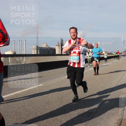 03.10.2025 - Köhlbrandbrückenlauf Lena Gebhardt http://msf.ph/oto/9142503 03.10.2025 10:00:20 Position 2 2855, 3828 meine-sportfotos.de