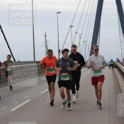 03.10.2025 - Köhlbrandbrückenlauf Jannik Wohlers http://msf.ph/oto/9142509 03.10.2025 15:42:28 Position 1 8784, 8786 meine-sportfotos.de