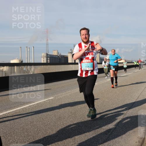 03.10.2025 - Köhlbrandbrückenlauf Lena Gebhardt http://msf.ph/oto/9142510 03.10.2025 10:00:21 Position 2 3828 meine-sportfotos.de