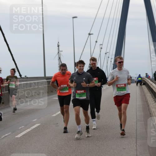 03.10.2025 - Köhlbrandbrückenlauf Jannik Wohlers http://msf.ph/oto/9142511 03.10.2025 15:42:28 Position 1 8784, 8786 meine-sportfotos.de