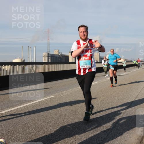 03.10.2025 - Köhlbrandbrückenlauf Lena Gebhardt http://msf.ph/oto/9142512 03.10.2025 10:00:21 Position 2 3828 meine-sportfotos.de
