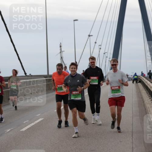 03.10.2025 - Köhlbrandbrückenlauf Jannik Wohlers http://msf.ph/oto/9142518 03.10.2025 15:42:29 Position 1 8784, 7224, 8786 meine-sportfotos.de