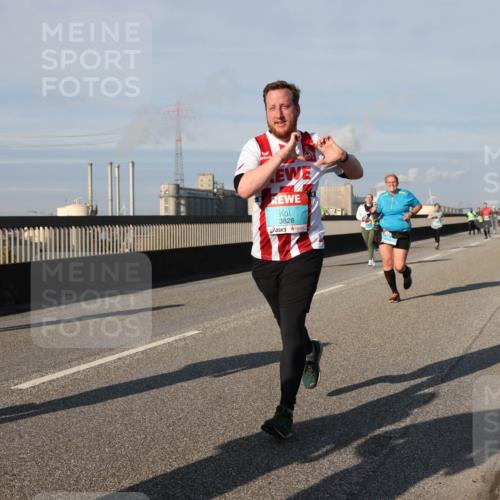 03.10.2025 - Köhlbrandbrückenlauf Lena Gebhardt http://msf.ph/oto/9142520 03.10.2025 10:00:21 Position 2 3828 meine-sportfotos.de