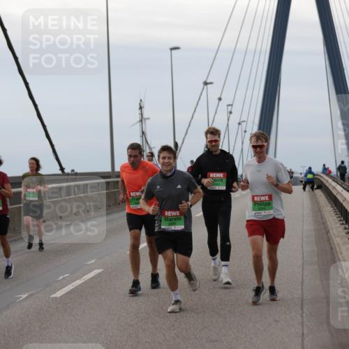 03.10.2025 - Köhlbrandbrückenlauf Jannik Wohlers http://msf.ph/oto/9142521 03.10.2025 15:42:29 Position 1 8784 meine-sportfotos.de