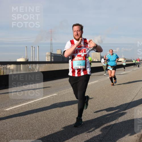 03.10.2025 - Köhlbrandbrückenlauf Lena Gebhardt http://msf.ph/oto/9142522 03.10.2025 10:00:21 Position 2 3828 meine-sportfotos.de