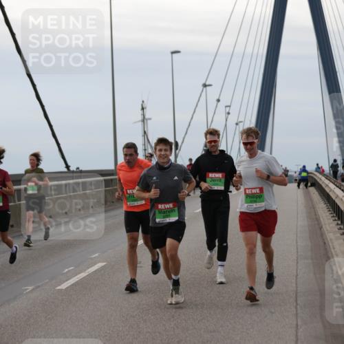 03.10.2025 - Köhlbrandbrückenlauf Jannik Wohlers http://msf.ph/oto/9142524 03.10.2025 15:42:29 Position 1 8784, 7224, 8786 meine-sportfotos.de
