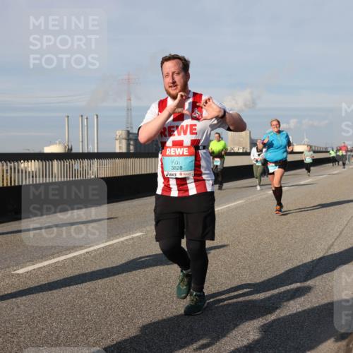 03.10.2025 - Köhlbrandbrückenlauf Lena Gebhardt http://msf.ph/oto/9142528 03.10.2025 10:00:21 Position 2 3828 meine-sportfotos.de