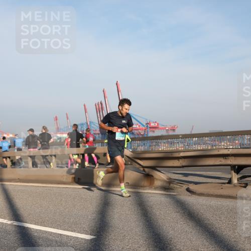 03.10.2025 - Köhlbrandbrückenlauf Yannick Fuchs http://msf.ph/oto/9142529 03.10.2025 08:28:51 Position 2 118 meine-sportfotos.de