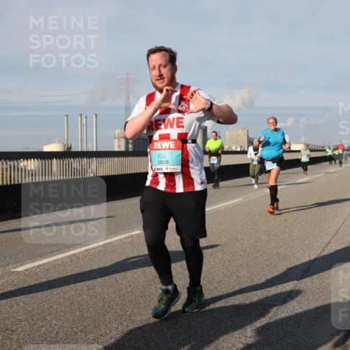 03.10.2025 - Köhlbrandbrückenlauf Lena Gebhardt http://msf.ph/oto/9142531 03.10.2025 10:00:21 Position 2 3828 meine-sportfotos.de