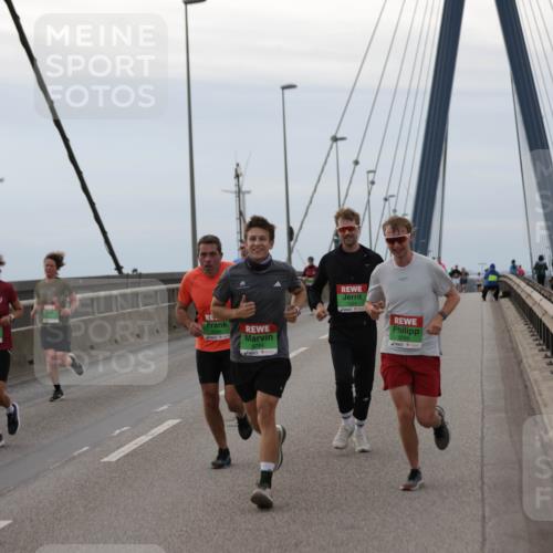 03.10.2025 - Köhlbrandbrückenlauf Jannik Wohlers http://msf.ph/oto/9142532 03.10.2025 15:42:29 Position 1 8784, 8786 meine-sportfotos.de