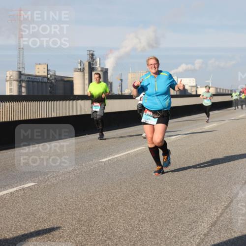 03.10.2025 - Köhlbrandbrückenlauf Lena Gebhardt http://msf.ph/oto/9142537 03.10.2025 10:00:22 Position 2 224 meine-sportfotos.de