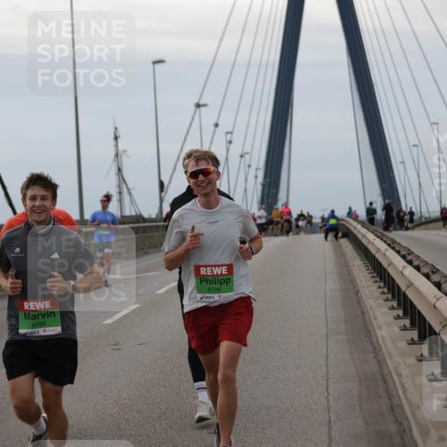 03.10.2025 - Köhlbrandbrückenlauf Jannik Wohlers http://msf.ph/oto/9142548 03.10.2025 15:42:30 Position 1 8784, 8786 meine-sportfotos.de