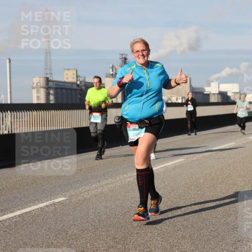 03.10.2025 - Köhlbrandbrückenlauf Lena Gebhardt http://msf.ph/oto/9142549 03.10.2025 10:00:22 Position 2 223, 228 meine-sportfotos.de