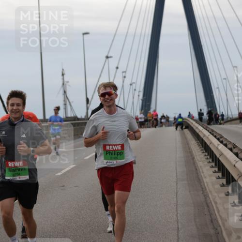 03.10.2025 - Köhlbrandbrückenlauf Jannik Wohlers http://msf.ph/oto/9142550 03.10.2025 15:42:30 Position 1 8784, 8786 meine-sportfotos.de