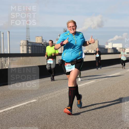 03.10.2025 - Köhlbrandbrückenlauf Lena Gebhardt http://msf.ph/oto/9142551 03.10.2025 10:00:22 Position 2 2243 meine-sportfotos.de