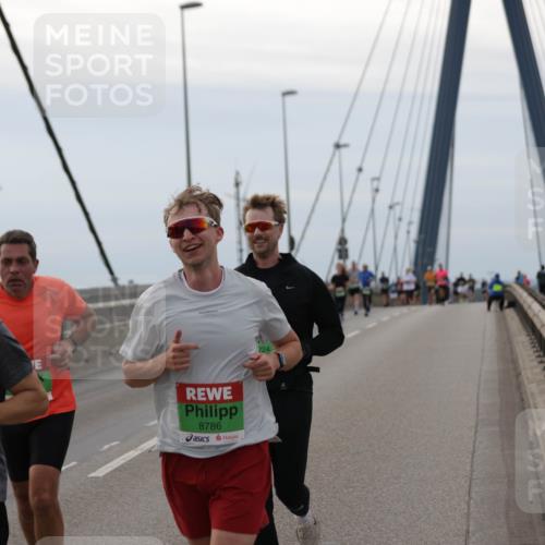 03.10.2025 - Köhlbrandbrückenlauf Jannik Wohlers http://msf.ph/oto/9142559 03.10.2025 15:42:31 Position 1 8784, 8786, 224 meine-sportfotos.de