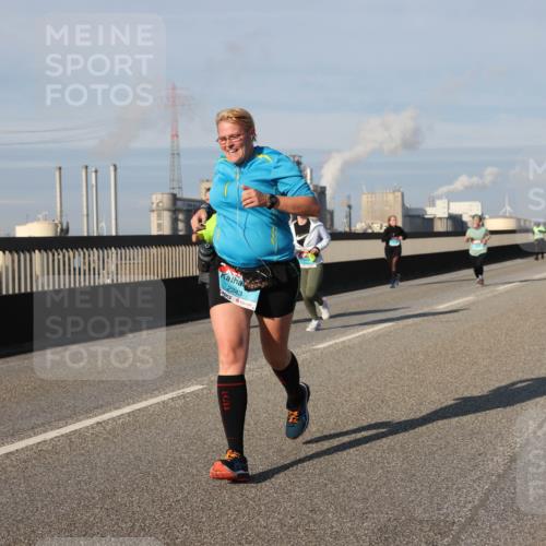 03.10.2025 - Köhlbrandbrückenlauf Lena Gebhardt http://msf.ph/oto/9142560 03.10.2025 10:00:23 Position 2 2243 meine-sportfotos.de