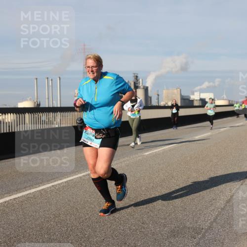03.10.2025 - Köhlbrandbrückenlauf Lena Gebhardt http://msf.ph/oto/9142563 03.10.2025 10:00:23 Position 2 2243 meine-sportfotos.de