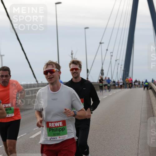 03.10.2025 - Köhlbrandbrückenlauf Jannik Wohlers http://msf.ph/oto/9142564 03.10.2025 15:42:31 Position 1 8784, 86, 8786 meine-sportfotos.de