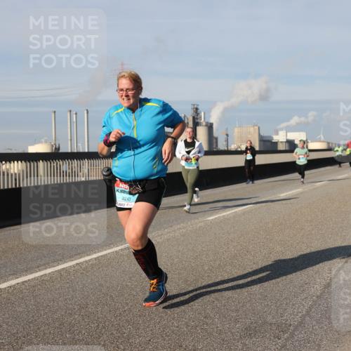 03.10.2025 - Köhlbrandbrückenlauf Lena Gebhardt http://msf.ph/oto/9142566 03.10.2025 10:00:23 Position 2 2243 meine-sportfotos.de