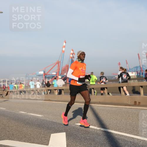 03.10.2025 - Köhlbrandbrückenlauf Yannick Fuchs http://msf.ph/oto/9142572 03.10.2025 08:29:01 Position 2  meine-sportfotos.de