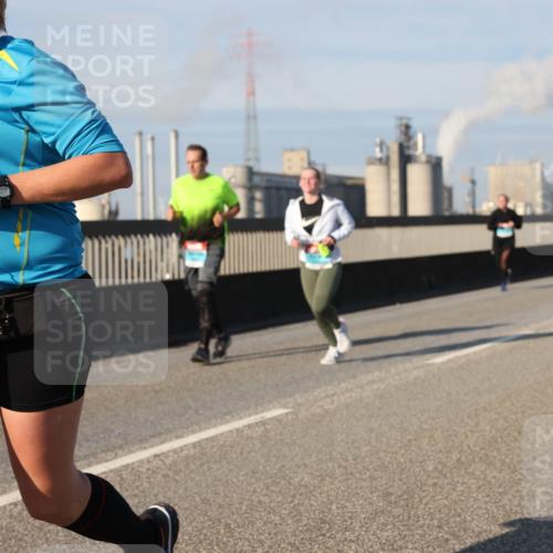 03.10.2025 - Köhlbrandbrückenlauf Lena Gebhardt http://msf.ph/oto/9142573 03.10.2025 10:00:24 Position 2 2243 meine-sportfotos.de
