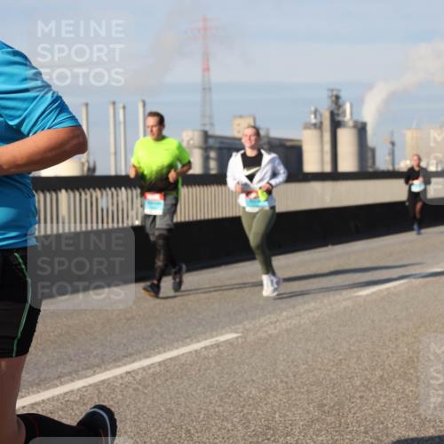 03.10.2025 - Köhlbrandbrückenlauf Lena Gebhardt http://msf.ph/oto/9142577 03.10.2025 10:00:24 Position 2 2243 meine-sportfotos.de