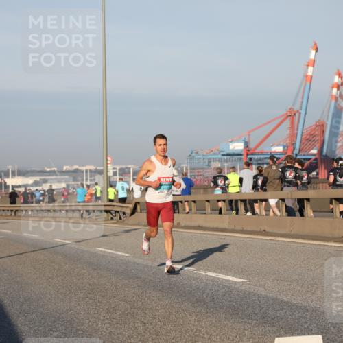 03.10.2025 - Köhlbrandbrückenlauf Yannick Fuchs http://msf.ph/oto/9142591 03.10.2025 08:29:05 Position 2 1013 meine-sportfotos.de
