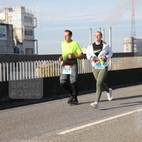 03.10.2025 - Köhlbrandbrückenlauf Lena Gebhardt http://msf.ph/oto/9142594 03.10.2025 10:00:24 Position 2 1995, 3031 meine-sportfotos.de