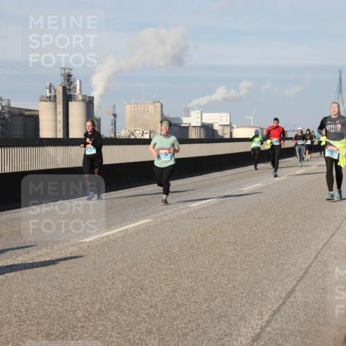 03.10.2025 - Köhlbrandbrückenlauf Lena Gebhardt http://msf.ph/oto/9142601 03.10.2025 10:00:25 Position 2  meine-sportfotos.de