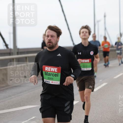 03.10.2025 - Köhlbrandbrückenlauf Jannik Wohlers http://msf.ph/oto/9142631 03.10.2025 15:43:49 Position 1 8966, 9678, 21 meine-sportfotos.de
