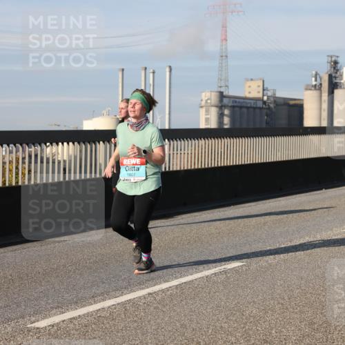 03.10.2025 - Köhlbrandbrückenlauf Lena Gebhardt http://msf.ph/oto/9142636 03.10.2025 10:00:29 Position 2 1607 meine-sportfotos.de