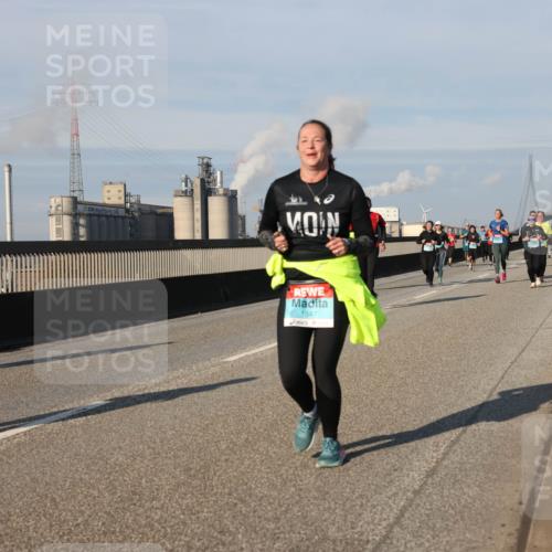 03.10.2025 - Köhlbrandbrückenlauf Lena Gebhardt http://msf.ph/oto/9142640 03.10.2025 10:00:29 Position 2 1547 meine-sportfotos.de