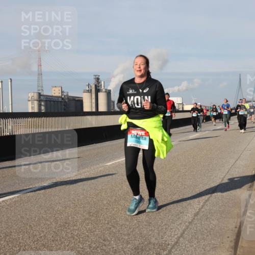 03.10.2025 - Köhlbrandbrückenlauf Lena Gebhardt http://msf.ph/oto/9142642 03.10.2025 10:00:29 Position 2 1547 meine-sportfotos.de