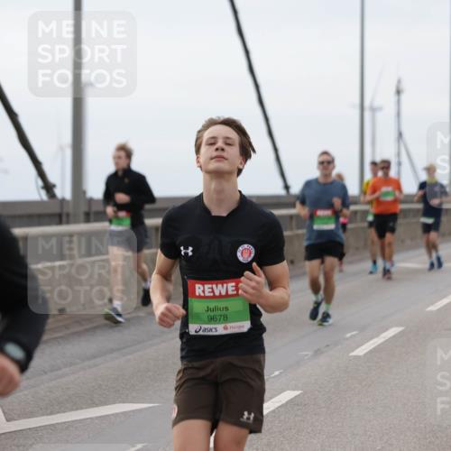 03.10.2025 - Köhlbrandbrückenlauf Jannik Wohlers http://msf.ph/oto/9142644 03.10.2025 15:43:50 Position 1 9678 meine-sportfotos.de