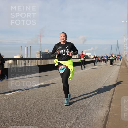 03.10.2025 - Köhlbrandbrückenlauf Lena Gebhardt http://msf.ph/oto/9142646 03.10.2025 10:00:30 Position 2 15 meine-sportfotos.de